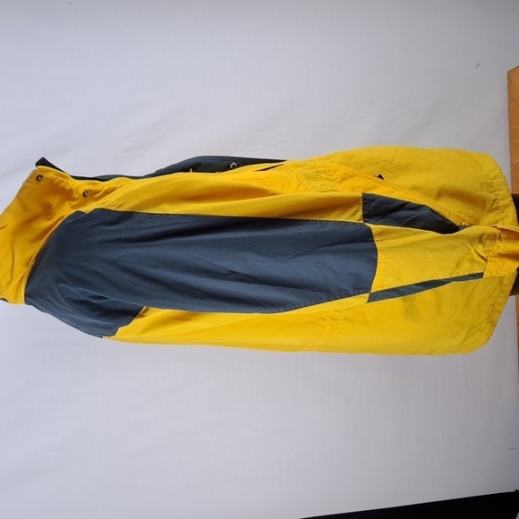 Gerry outdoors multipocket double zipper snap front lined yellow & gray med coat - Picture 4 of 7